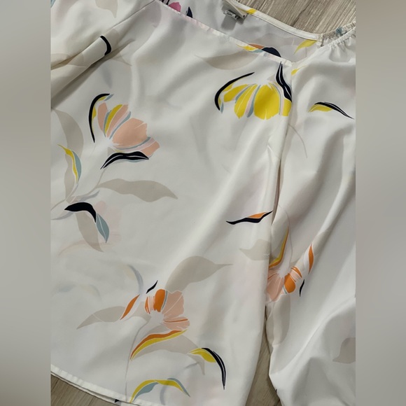 A New Day: Flowy Flower Blouse Size: Small - Picture 9 of 9